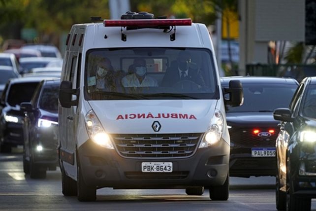 Internaron a Bolsonaro en San Pablo y evaluaban operarlo de urgencia
