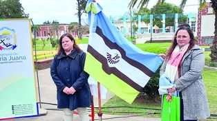 Símbolo. Los colores representan la justicia, la unión y riqueza del campo; también están representadas la industria metalúrgica y molinera, presentes en la localidad del departamento Castellanos.