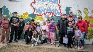 Un mural colectivo rescata la historia y fortalece la identidad del barrio Rocamora en Paraná