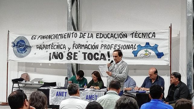 AMET. Pedido de audiencia al Gdor. y legisladores Nacionales, y alianza electoral para elecciones de Vocales al CGE