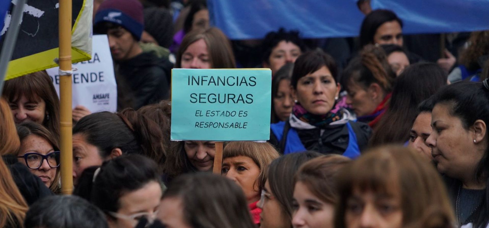 La niñez y la adolescencia son los sectores más expuestos a todo lo que ofrece la calle