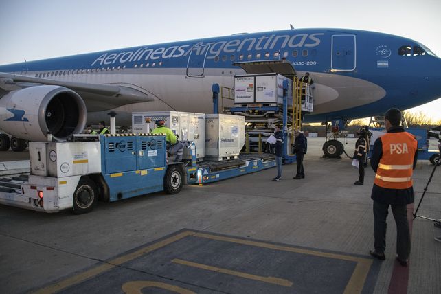 El vuelo que traslada las vacunas desde China arribará esta tarde y es el último de los diez previstos para julio.&nbsp;
