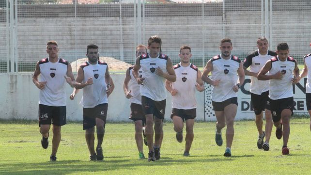 El plantel se movió ayer en La Capillita dividido en dos grupos. El trabajo físico fue lo primordial.&nbsp;