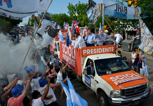 Scioli visitó Paraná e instó a no volver a entregar la patria