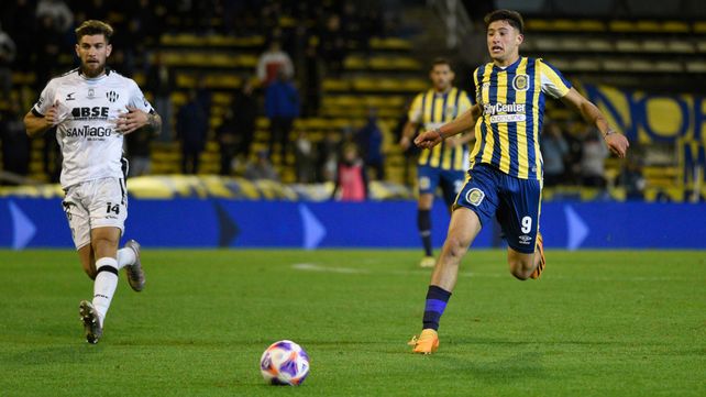 Veliz arrancó el partido ante Central Córdoba, pero Russo lo reemplazó en el entretiempo.