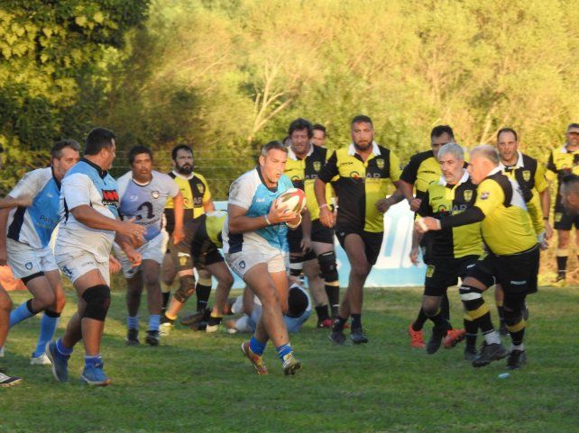 El encuentro fue para los veteranos del rugby.