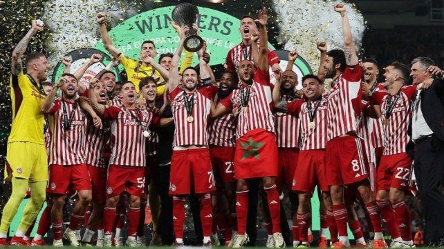 Olympiacos ganó el primer título internacional de su historia.