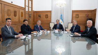 Santilli recibió a Pullaro, Frigerio y Llaryora en la Casa Rosada