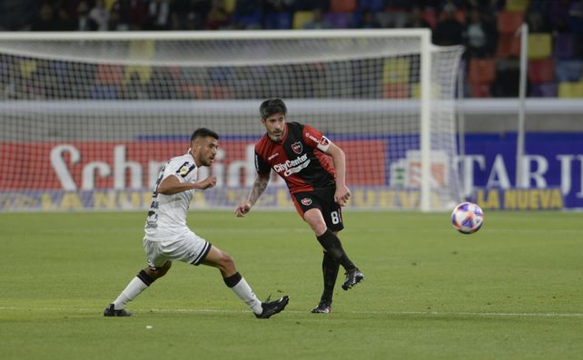 Newells brilló en Santiago, ganó 3 a 0 y está muy cerca de la Sudamericana