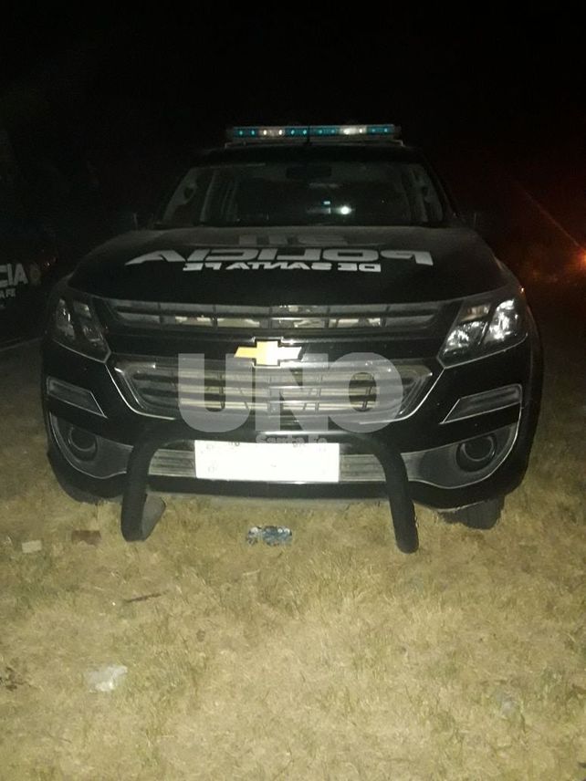 Uno de los móviles de la policía provincial que intervino en el desalojo