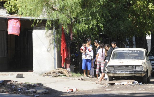 Escenario. Leonardo Monzón fue asesinado frente a un pasillo humilde del barrio El Churrasco.