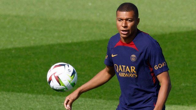 Mbappé, en conflicto, trabaja a contraturno del plantel del PSG