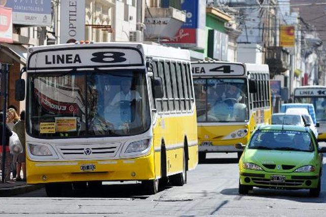 Las empresas de transporte piden un aumento del boleto del 30 %