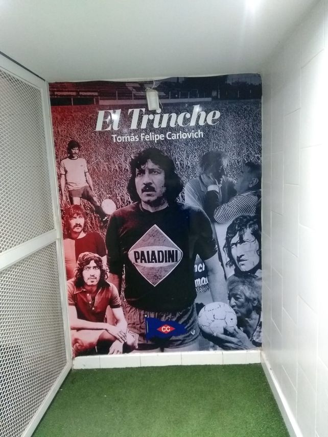 Por siempre el Trinche. La imagen de Tomás Felipe Carlovich está en el túnel del Gabino Sosa&nbsp;