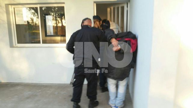 Sauce Viejo: aprehendieron a dos ladrones robando una quinta, uno de ellos tiene una pierna amputada