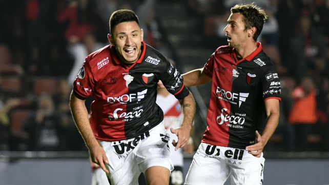 Colón oficializó la renovación del contrato con Tomás Sandoval.