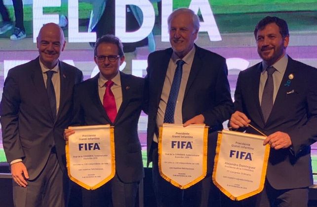 Vignatti junto a Infantino, quien estará en la final de la Sudamericana