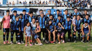 Peñarol de Paraná sueña con alzar el trofeo de la Copa Entre Ríos.
