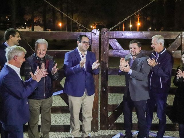 El intendente Amadeo Enrique Vallejos participa en la ceremonia de apertura de tranqueras de la 88ª edición de la Expo Rural Reconquista.