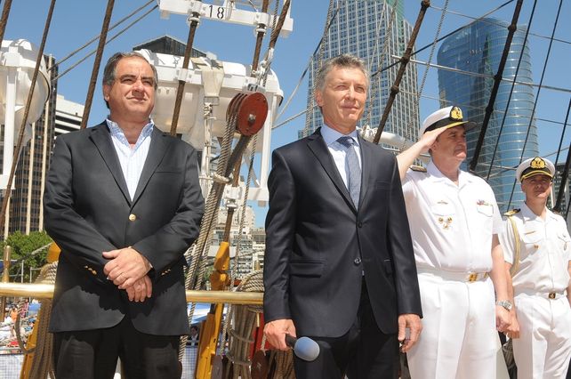 Macri y el ministro de Defensa Martínez