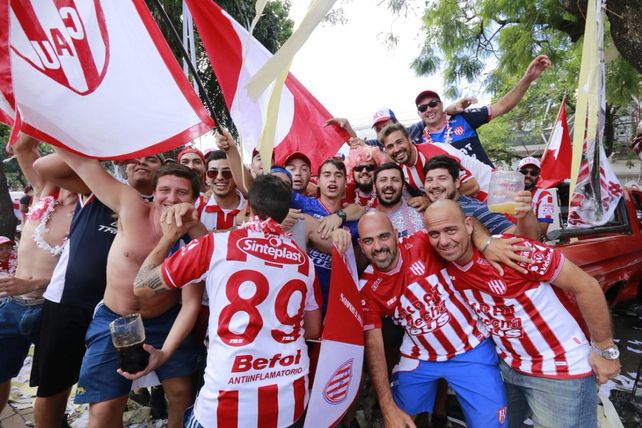 Los hinchas le pusieron mucho color a la previa del Clásico Santafesino