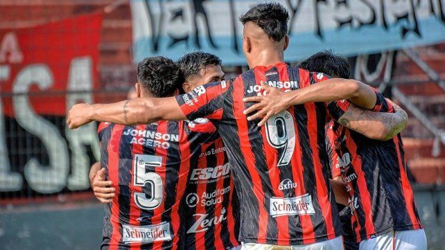 Alan Bonansea (dorsal número 9) en la celebración de una de las conquistas de Patronato.&nbsp;