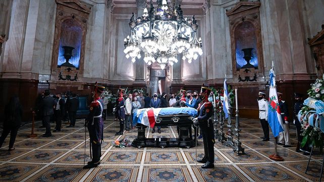 Carlos Menem es velado en el Congreso y será trasladado