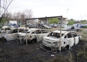 Un incendio impactante destruyó varios patrulleros en desuso de la Policía de Santa Fe