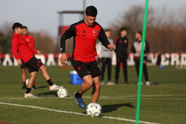 El Pitbull Fernández estará conformando el corazón de la mitad de la cancha leprosa.