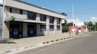 Un hombre estalló en una crisis de nervios y violencia en el Bersa de Santa Elena al no encontrar depositada su pensión de discapacidad. Quedó detenido