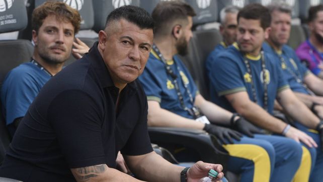 Jorge Almiron minutos antes de comenzar la Supercopa Internacional en Santiago del Estero
