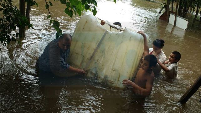 Espera ayuda la familia de Talita que se quedó sin nada por el temporal