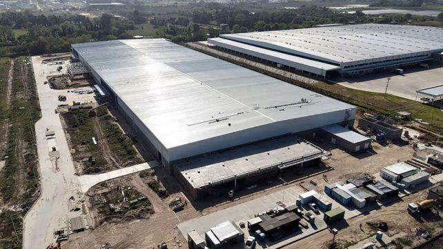La marca de electrodomésticos Whirlpool había inaugurado esa instalación en 2022 y fabricaba lavarropas para exportación y para el mercado interno. La planta se había inaugurado hacía tres años