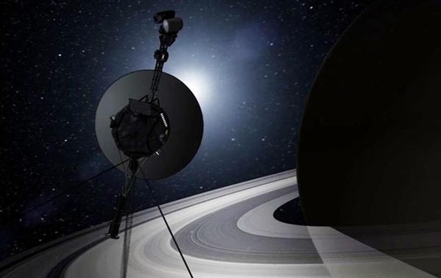 Sobrevolando los planetas. Una recreación del viaje de la sonda cerca de Saturno provista por la Nasa.