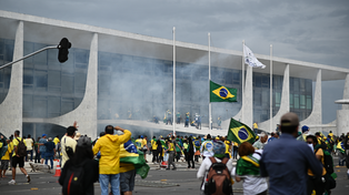 Una fake news sobre supuesto fraude electoral desató un intento de golpe de Estado en Brasil. Por el hecho, la Justicia argentina pide la detención de 61 personas que escaparon al país tras los desmanes.