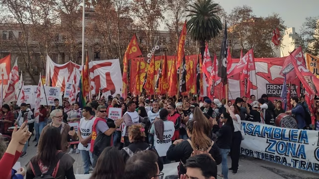 La marcha será desde la plaza San Martín y desembocará en la Plaza 25 de Mayo.