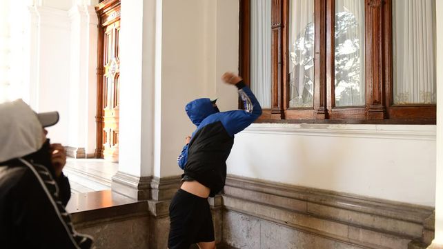 Familiares y vecinos velan a la niña Kim Gómez de 7 años víctima de dos delincuentes menores de edad