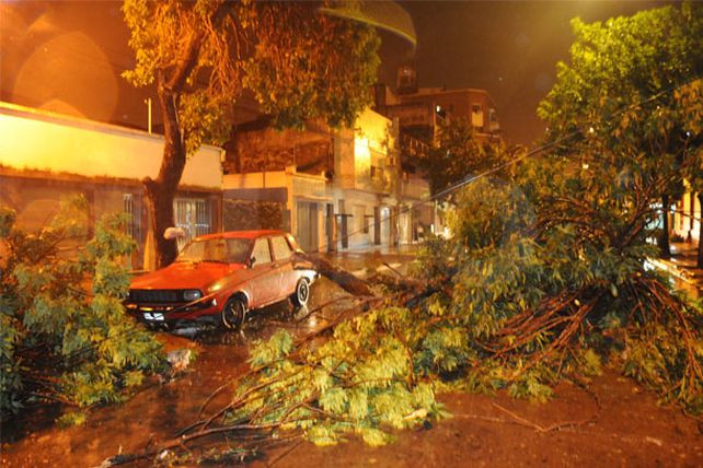 Como se anunciaba, llegó la lluvia y se renovó el alerta por tormentas fuertes