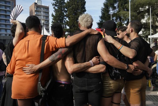 Amistad y fraternidad entre la comunidad LTBGIQ+.