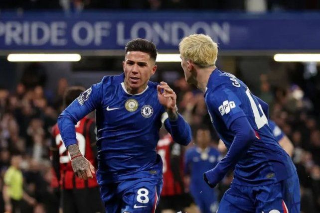 Enzo Fernández brilló en Stamford Bridge con un gol de colección