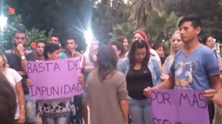 Carteles. Un grupo de vecinos que se reunió en la plaza principal expresó que quieren vivir tranquilos.
