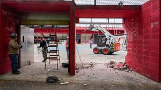 Los trabajadores de la constructora comenzaron con la apertura de la zona para que puedan ingresar los camiones con materiales.