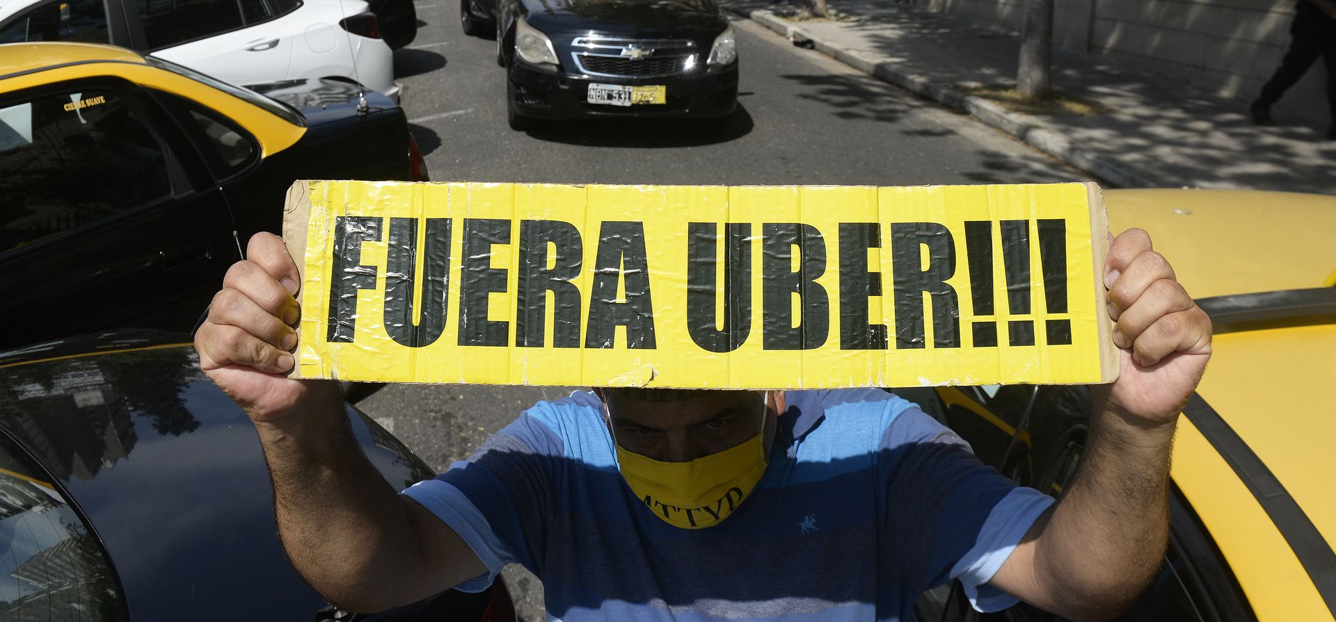 Uber lanzó una polémica promoción para sumar taxistas en Rosario