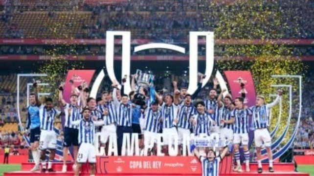 La Real Sociedad levantó el tradicional trofeo por tercera vez en su historia.