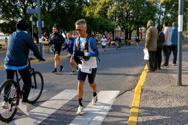 Guillermo Carmarán corrió la tradicional Maratón Internacional de la Bandera 2026.&nbsp;