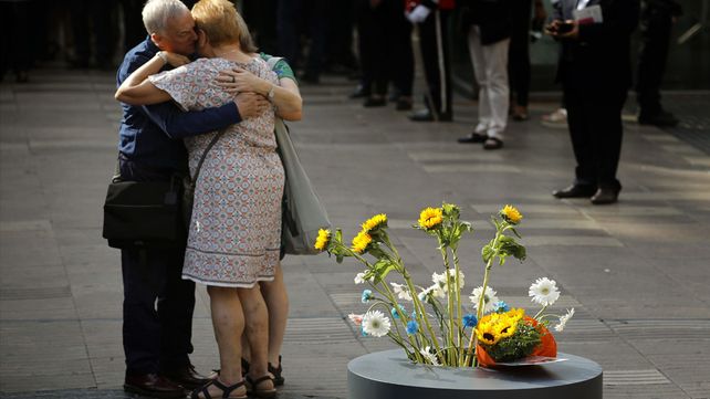 Homenajes a las víctimas en el aniversario de los atentados en Barcelona
