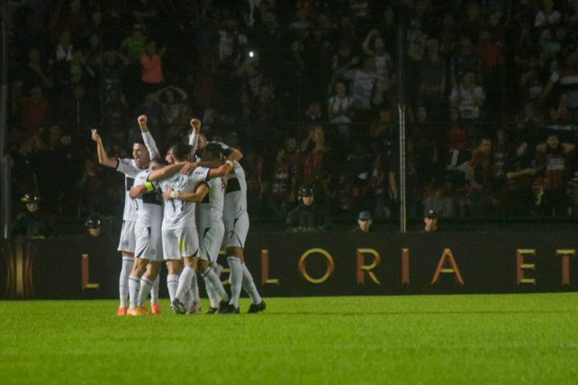 Olimpia le gana a Patronato en Santa Fe.