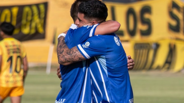 Godoy Cruz goleó a Mitre y llega a la última fecha con chances de pelear por el ascenso
