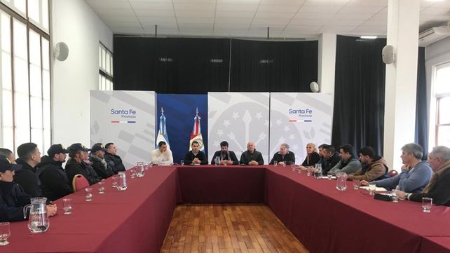 Autoridades del ministerio de seguridad y representantes de comercios de la ciudad se reunieron por las balaceras.