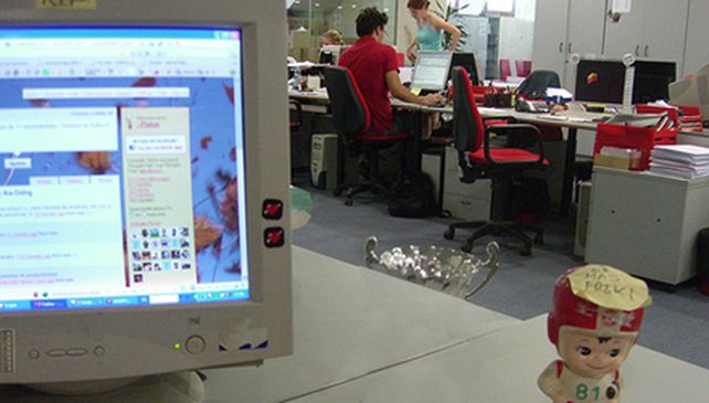 Usar Internet para fines personales en horario de trabajo no es causal de despido